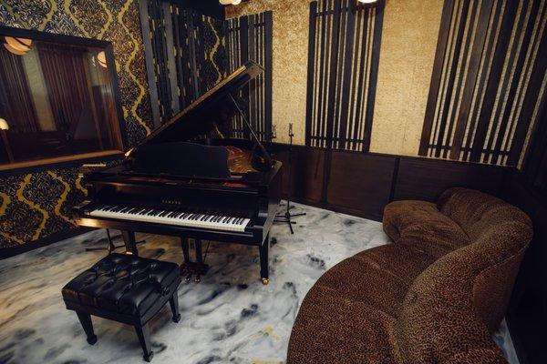 Piano Room/Writer's Lounge located and included with Studio A