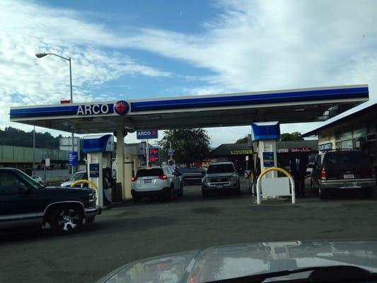 I'm so confused!  I have checked in this gas station many times:  Why isn't the gas station's name Arco???