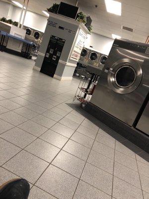 Ideal Laundromat