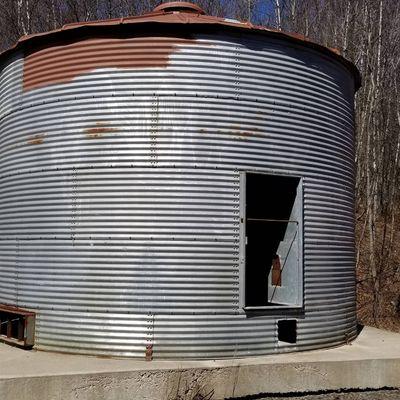 Silo for sale. Great condition inside and good condition outside. See Joyce for details. 
Repurchase to outdoor grilling and bar area.