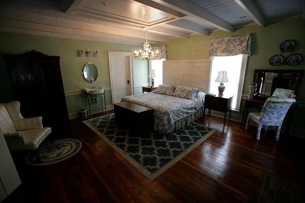 The Johnson room. Sleeps 2 guests, King bed. Private Bathroom with Stand Up Shower