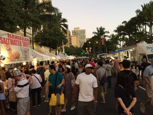 Kalakaua Ave at dusk