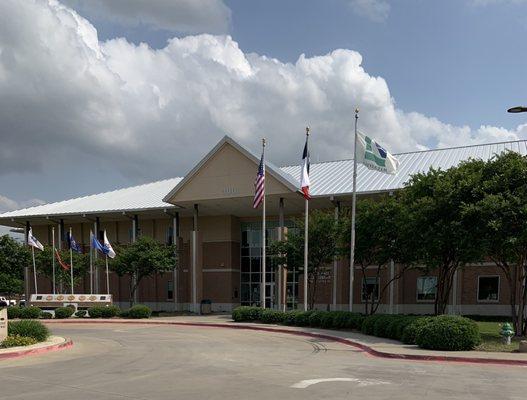 Front entrance to library and town hall