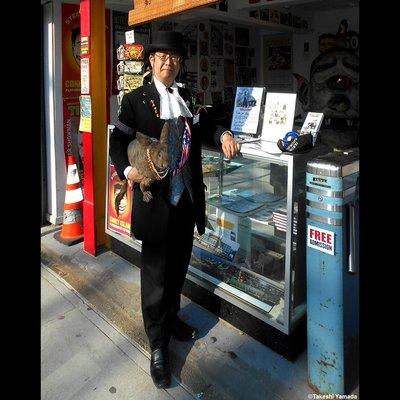 Coney Island History Project (museum). Dr. Takeshi Yamada and Seara (Coney Island sea rabbit). volunteer worker.  2017.0730 (Sun)