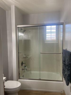 Guest bath tub enclosure