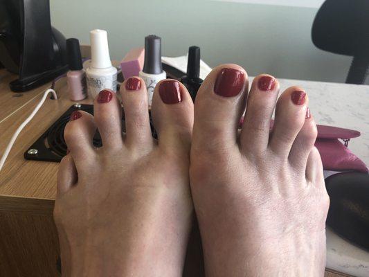 Perfect red toes!