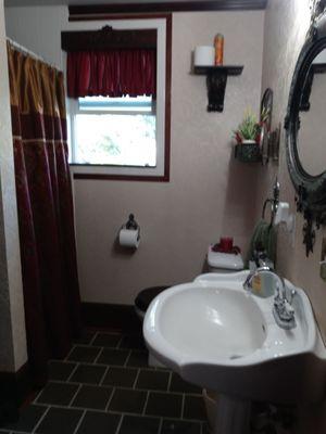 The Cottage Suite bathroom