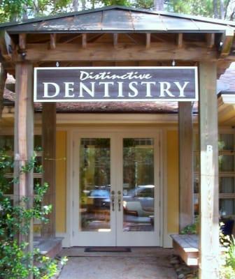 Distinctive Dentistry, the office of Shelley Murphy DMD, is located on the southend of Hilton Head Island.