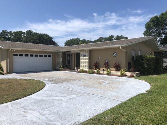 3 Bedroom home with a pool -Largo