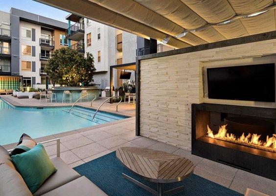 Outdoor TV and Fireplace