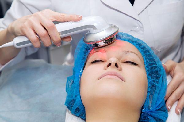 The LumiFacial targets common skin problems such as minor acne, redness, and uneven pigmentation.