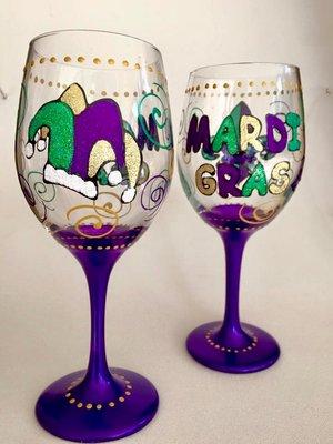 Glitter Jester Hat in Mardi Gras colors on a wine Glass