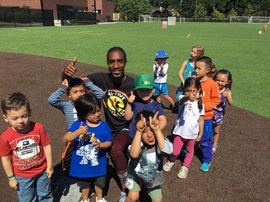 Coach Shaq and the 3-5 year olds "rookies"