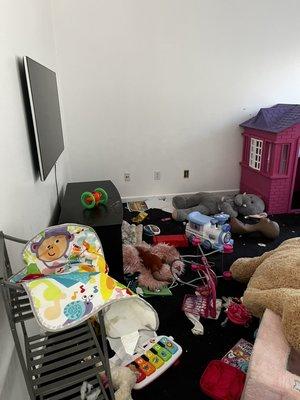 KID PLAYROOM DECLUTTERING AND ORGANIZING ( Before )