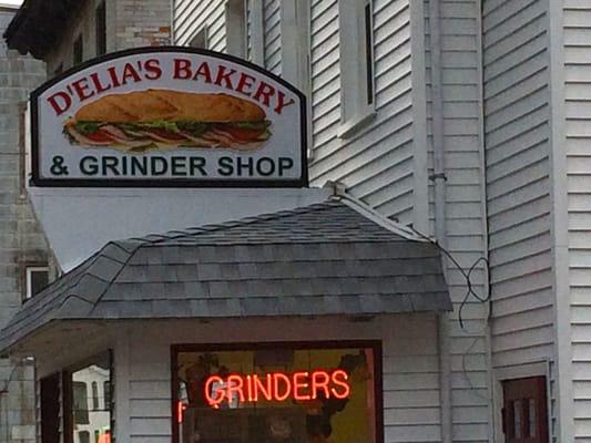 D'elia's Bakery & Grinder Shop