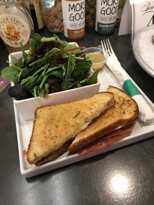 Grilled cheese with brie and prosciutto