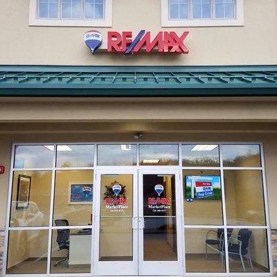 RE/MAX Marketplace 1000 Park Place Drive Washington Pa 15301 724-206-0377 www.MaximumHomeSearch.com