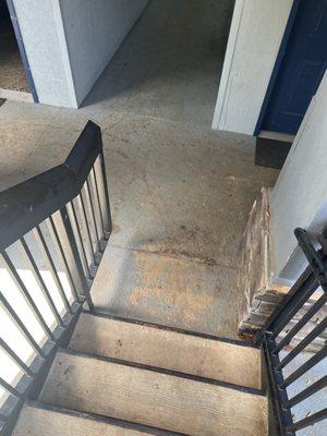 dirty stairs that smell of urine.