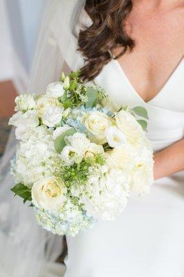 Beautiful Bouquet from a May 2022

Photo courtesy of Maria Burton Photography