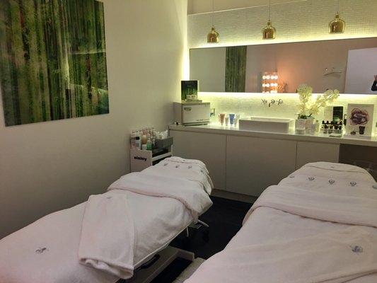 private spa room at Sisley Paris boutique  las Vegas@the shops at Crystals offers one on one  and couples luxury facial experiences