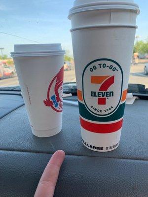 A real example of a double lined cup that doesn't need a sleeve vs 7-eleven cup that needs a sleeve