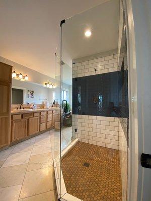 Neo Angle Custom Glass Shower Door