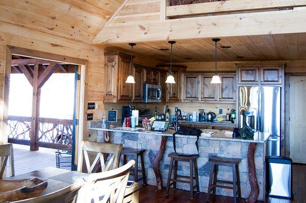 The luxurious kitchen in Blue Sky Lodge