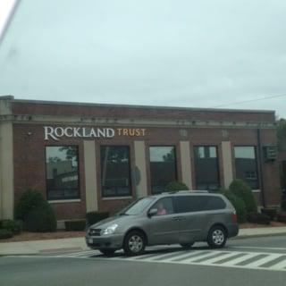 Rockland Trust Bank--  1 Mechanic St, Foxboro         Storefront