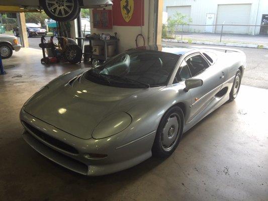 Jaguar XJ220