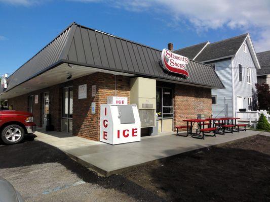 Exterior of the shop. Here you can see the Stewart's Shops sign as well as the picnic tables and ice chest.