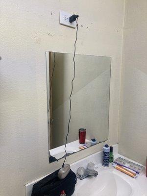 Bathroom: light fixture is above mirror!