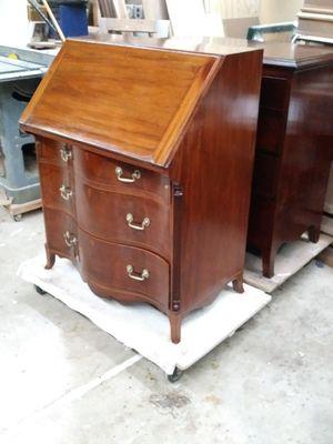 17th Century Mahogany desk.
French Polish treatment.