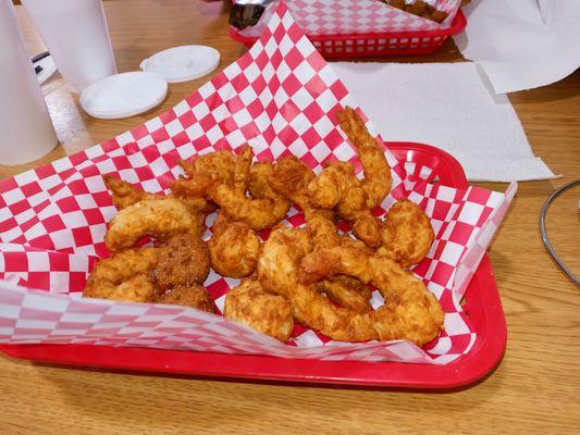 Jumbo shrimp, 12 pieces, fried. They also can grill it or do a half-n-half.