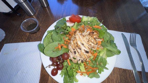 Salad w/ Grilled Chicken