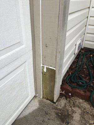 "completed" work on door frame- looks professional, right? Not at all :(