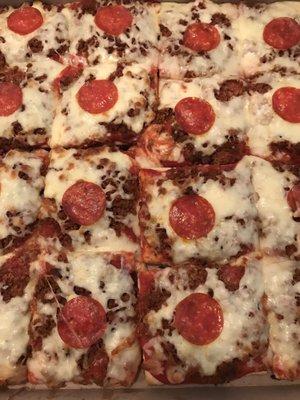 16 square - Sausage, Pepperoni & Bacon