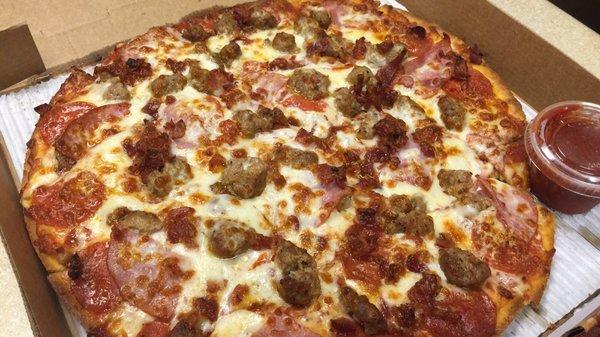 Medium Meat Supremo on thin crust