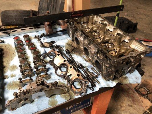 Cylinder head intake and exhaust gaskets cylinder head bolts an exhaust manifold straight edge