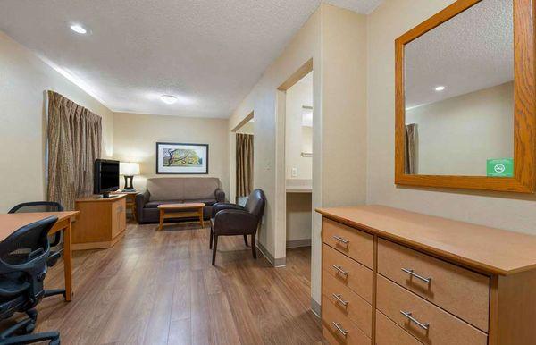 Extended Stay America Suites - Chicago - Lombard - Yorktown Center