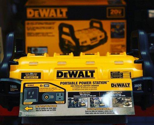 Dewalt charger power station with batteries