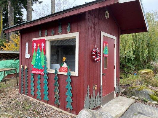 Welcome shed is open on the weekends and the barn serves welcoms during the week.