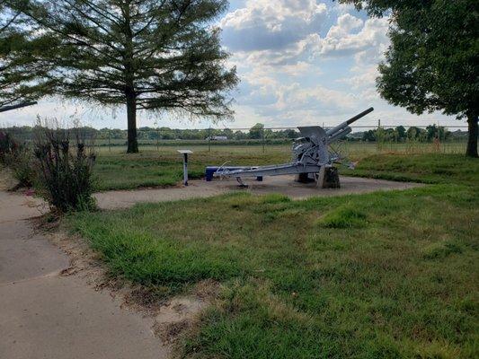 Artillery on the grounds of the museum