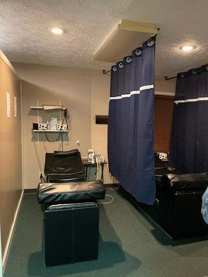 Private comfortable Theary Bays, 18 Therapies offered.  Not 1-2 minute treatment. We take our time when you have the time.