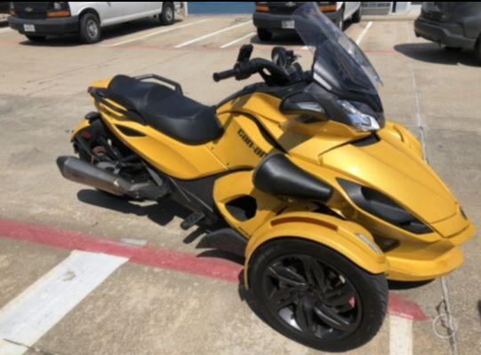 Can Am Spyder wit audio upgrade