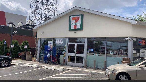 The entrance to my favorite 711