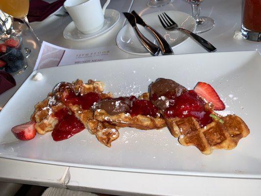 Waffle with Nutella and strawberry