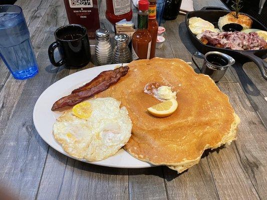 Breakfast at Hash House a Go Go (Recommended by Kelly).