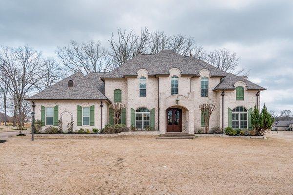 5606 Liles Lane, Olive Branch, MS Listed by Jaime Ross Coldwell Banker 901.283.7083  662.548.2000