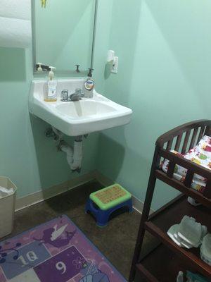 Step stool to help littles reach, nice touch!