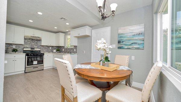 Close view of the dining room and kitchen!